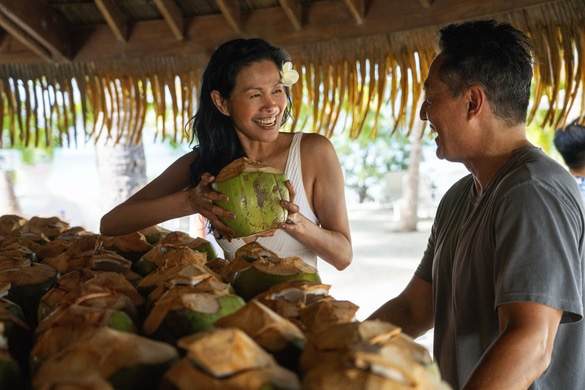 MotuMahana Coconut Drinks ©Paul Gauguin Cruises.jpg